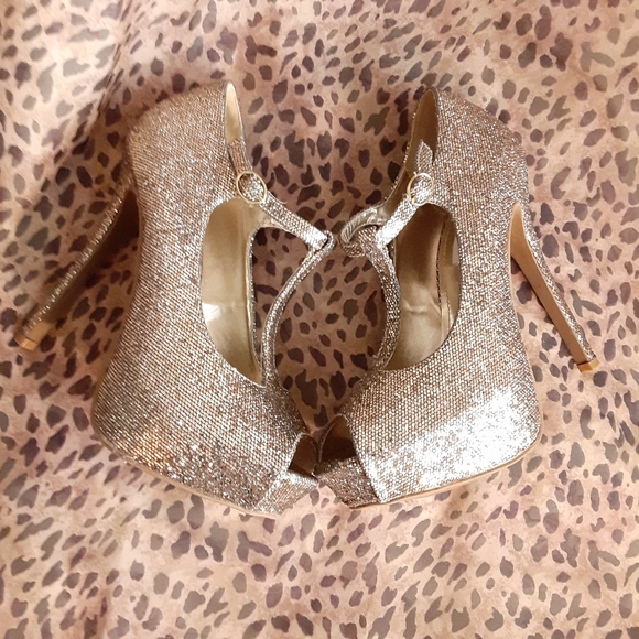SOLD. Steve Madden Gold Peep Toe Platform… - Picture 6 of 6